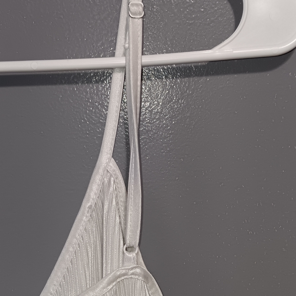 WAYF Silver Ribbed Top - Picture 7 of 8
